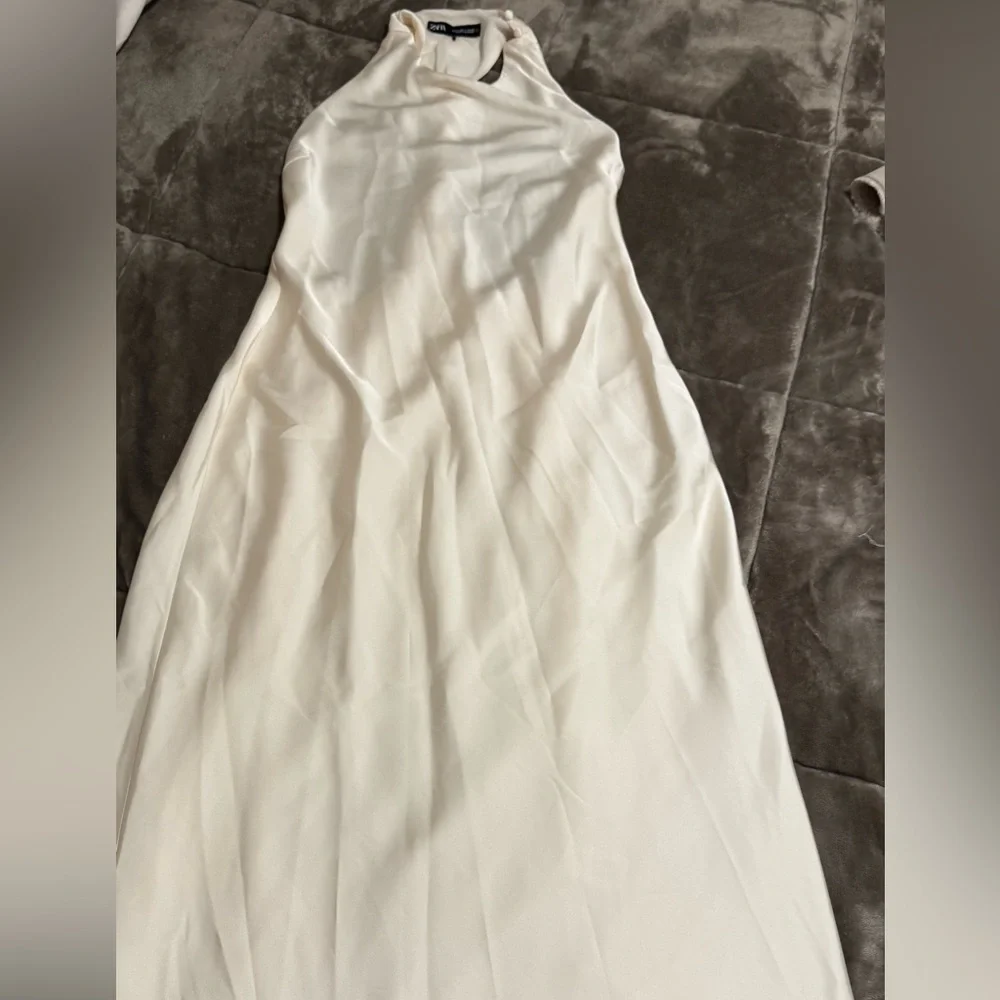 Zara - Cream Maxi Dress - Open back - Picture 2 of 7